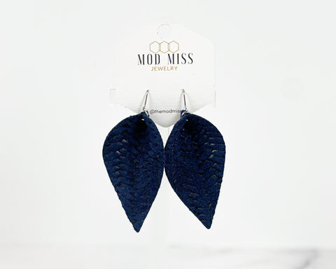 Leather Petal Earring "Weaved Navy"